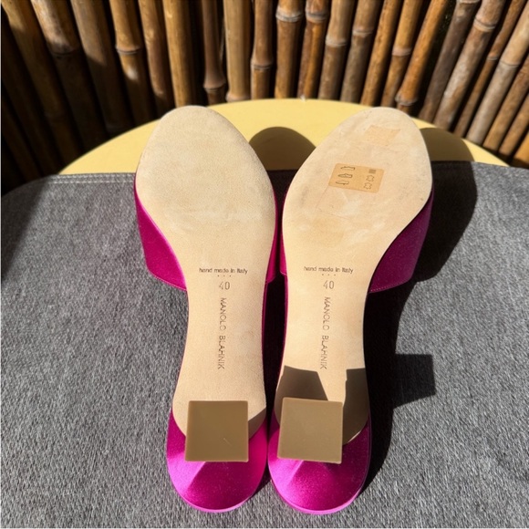 MANOLO BLAHNIK Laalita 50 crystal-embellished satin mule in fuchsia - Picture 6 of 10